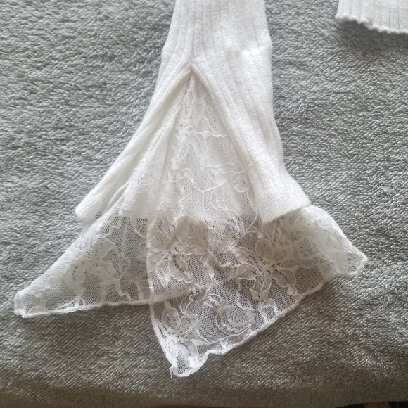 90's Bell Sleeve Sweater - Picture 3 of 7